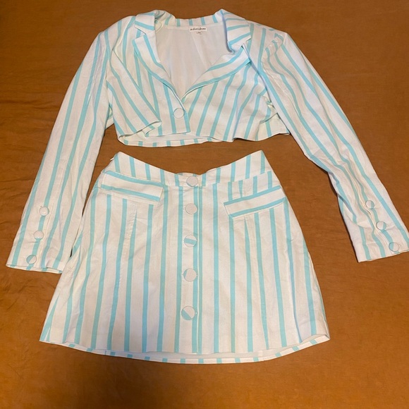 Dionne Crop Linen Blazer and skirt set - Picture 3 of 3